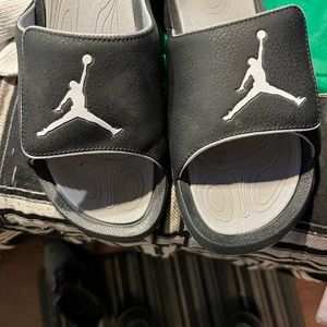 Men’s Jordan slides almost brand new only worn inside   Size 11